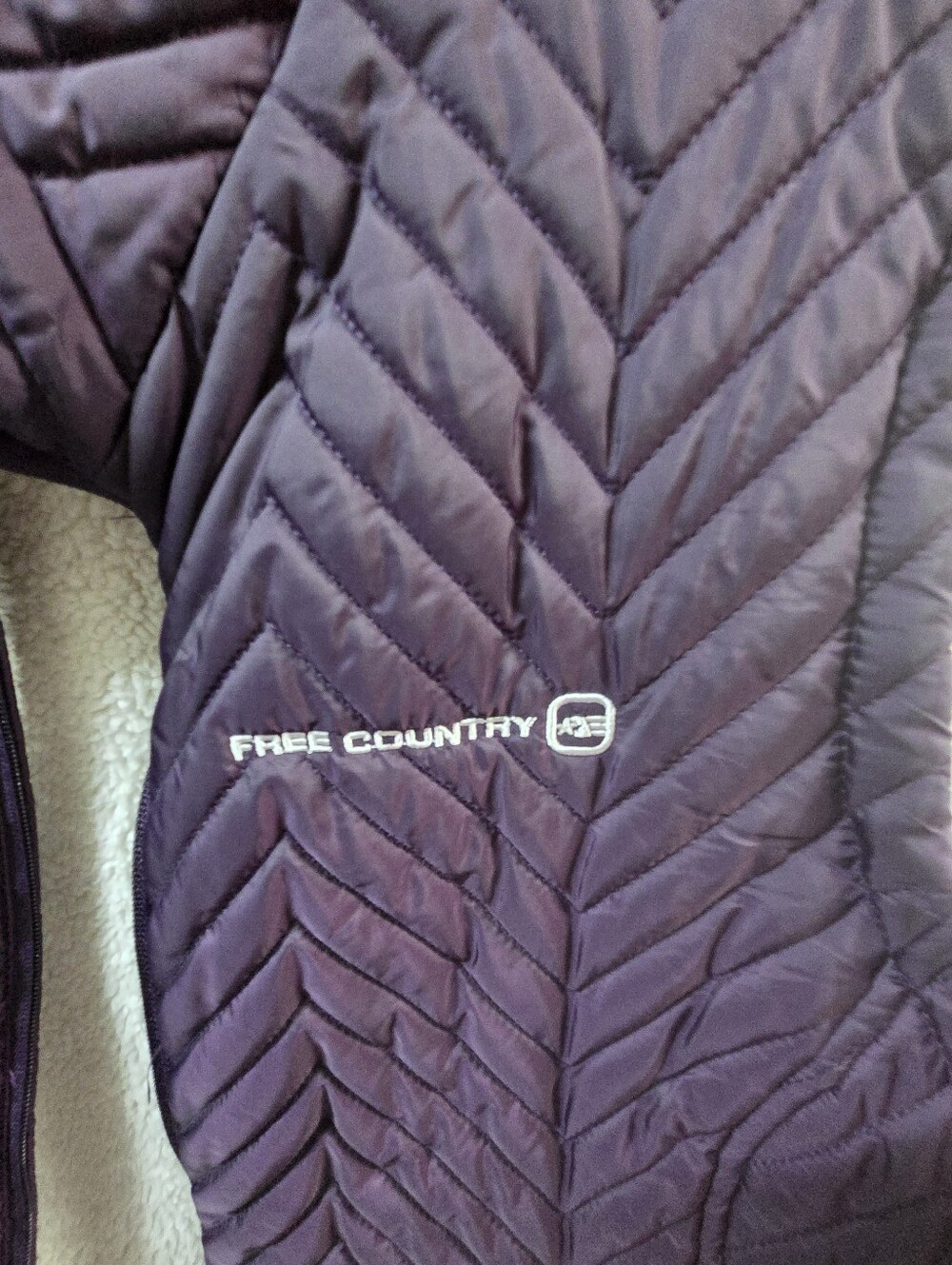 Free Country Women's Deep Purple Quilted Reversible Vest - Picture 4 of 6
